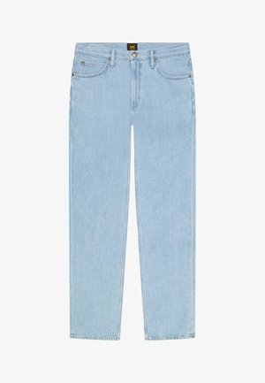 Jean denim bleu clair à jambes droites avec cinq poches, passants pour ceinture, fermeture par bouton et étiquette de la marque Lee sur la ceinture.