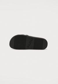 Mustad must sandaal, millel on horisontaalsed ja vertikaalsed sooned. Omab reljeefset "ALDO" logo ja ümarat varvaste kuju.