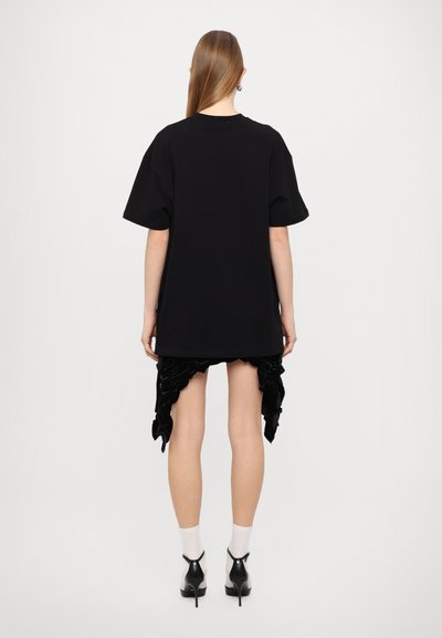 Stieglitz DUNJA OVERSIZED - Тениска с щампа - black
