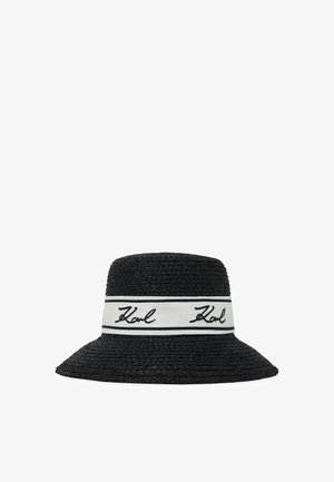 Chapeau seau noir tissé avec un large bord et une bande blanche ornée du logo "Karl" en script noir répété.