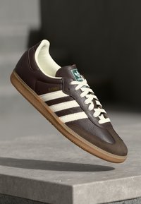 SAMBA OG UNISEX - Baskets basses - dark brown/off white