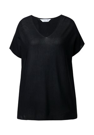 Černý volný top s krátkým rukávem a hlubokým výstřihem do V. Vyrobený z lehkého materiálu s hladkou texturou. Bez vzorů nebo akcentů.
