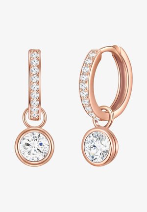 Boucles d'oreilles créoles en or rose avec un cristal rond suspendu, présentant de plus petits cristaux le long de la créole pour plus de détail. Fini lisse et poli.
