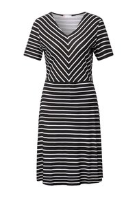 Schwarzes Kleid mit weißen horizontalen und diagonalen Streifen, V-Ausschnitt, kurzen Ärmeln und einer taillierten Taille, die in einen knielangen Rock ausläuft.