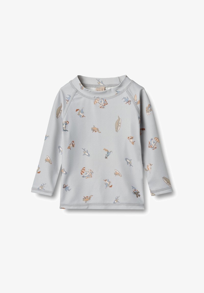Hosszú ujjú, világosszürke ing tengerparti tematikájú mintákkal, különböző vízi tevékenységekkel, tompított színekben. Puha anyag, kerek nyakkivágás.