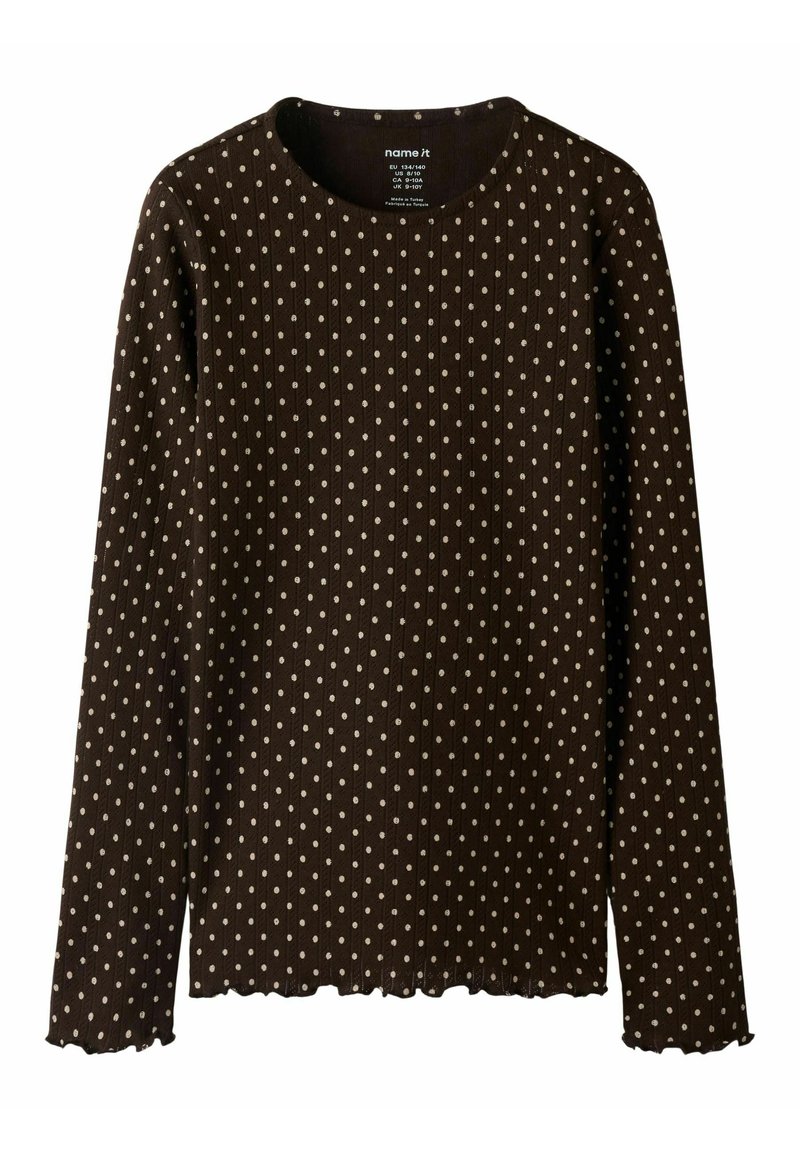 Brązowa bluzka z długim rękawem w kremowe grochy, o prążkowanej fakturze, z okrągłym dekoltem i falowanym obszyciem. Metka wewnątrz szyi wskazuje markę.