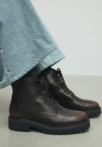 Next REGULAR FIT - Bottines à plateau - chocolate brown