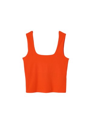 Haut court sans manches orange vif avec larges bretelles et encolure carrée sur fond blanc.