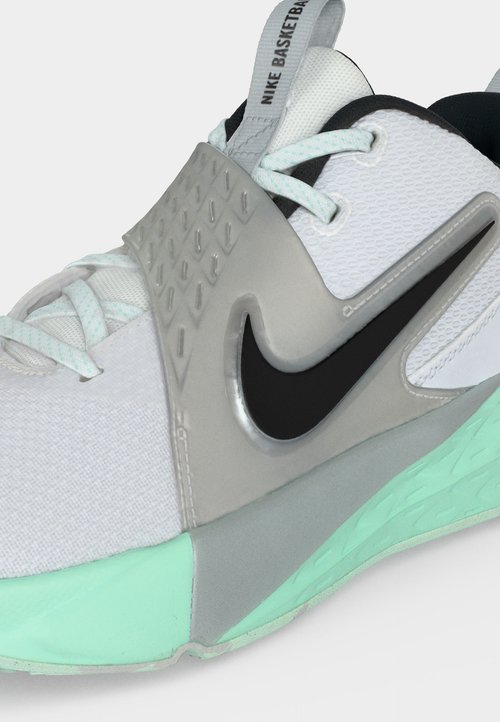 Nike TEAM HUSTLE D 12 GS UNISEX - Zapatillas de baloncesto - white/black/mint foam/metalilc silver-coloured/pure platinum-coloured — photo 7