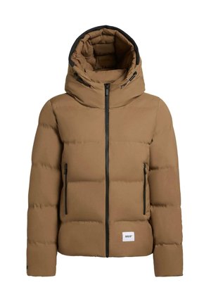 Giacca imbottita marrone con colletto alto e cappuccio. Presenta cerniere nere, due tasche frontali e una toppa con il logo sulla parte anteriore inferiore.