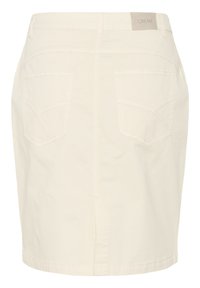 Witte denim rok met een rechte snit, twee achterzakken met gestikte details en een leren label met merknaam in de taille.