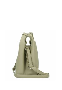 Bolso de mano de cuero verde con acabado texturizado, parte superior fruncida, correa ajustable y lazos laterales para sujeción. Diseño compacto y moderno.