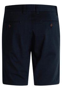 Shorts en coton navy à coupe droite, dotés de deux poches arrière, chacune avec un bouton marron. Texture lisse et sans motifs.