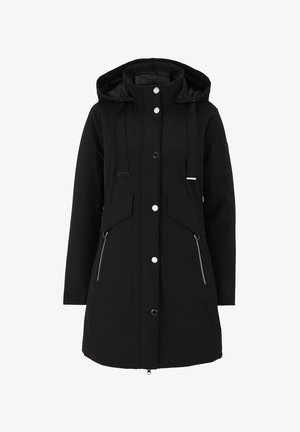 Sort vandtæt jakke med hætte, der har sølvhardware, to frontlommer, lynlåslommer på siden og justerbare snore.