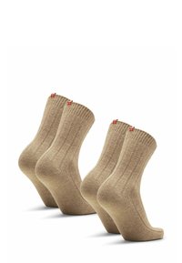 Bavlněné ponožky v světlé béžové barvě s jemným žebrovaným vzorem, s malým červeným akcentem nahoře. Tři páry vystavené vedle sebe.
