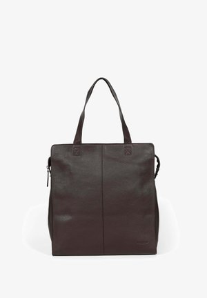 Bruine leren tote bag met gestructureerd oppervlak, twee bovenhandvaten en een gegradeerde zijcompartiment. Rechthoekige vorm met een minimalistisch ontwerp.