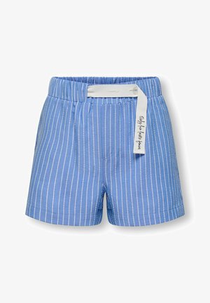 Niebieskie spodenki z białymi pionowymi paskami, elastycznym pasem i białym materiałowym paskiem z czarnym napisem „Only live lasts forever.”