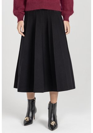 - Spódnica trapezowa