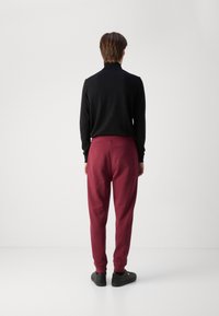 HUGO DUTSCHI - Joggebukse - dark pink