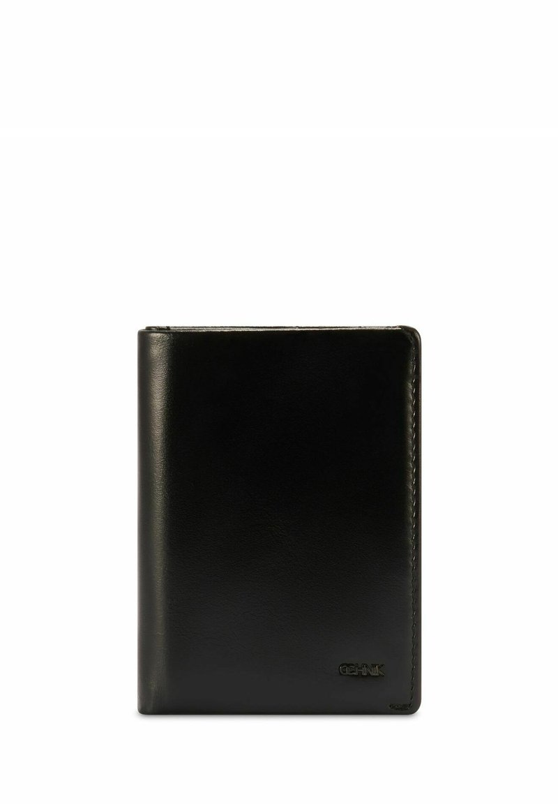 Czarny skórzany portfel o gładkiej fakturze, z dwukrotnym złożeniem i wytłoczonym logo w prawym dolnym rogu. Prosty i funkcjonalny wygląd.