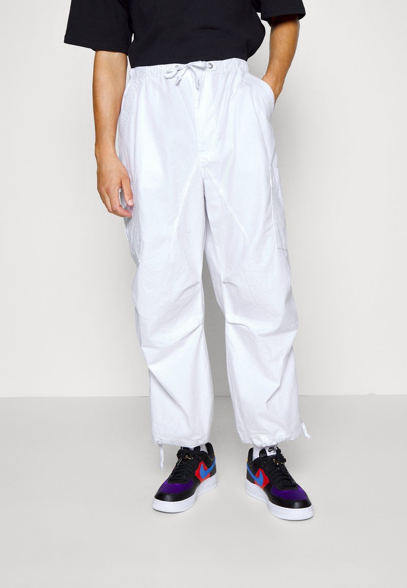 Jaded London OVERSIZED PARACHUTE PANTS Cargo trousers white Zalando.co.uk
