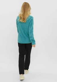 Vero Moda VMCREWLEFILE V-NECK BLOUSE NOOS - Strickpullover - porcelain