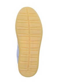 Suola delle scarpe in gomma giallo chiaro con un motivo testurizzato di scanalature orizzontali e verticali per una migliore trazione; lato superiore in suede grigio visibile ai bordi.