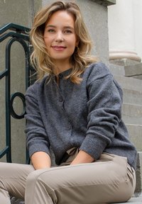 JE M'APPELLE MARA - Vest - grijs