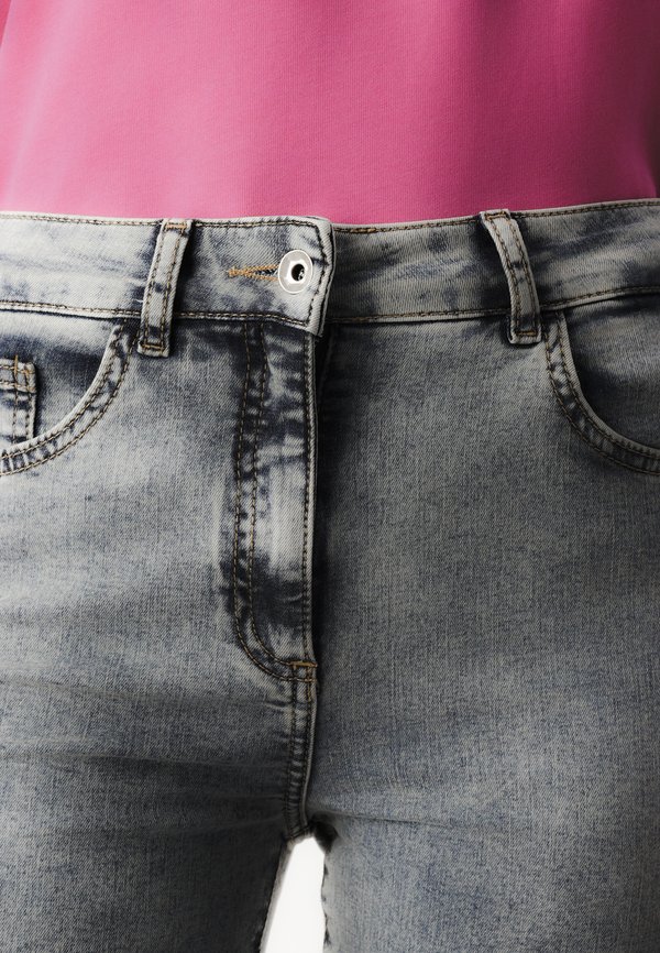 PANT - Flared Jeans4