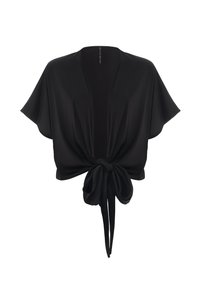 Blusa nera corta realizzata in tessuto morbido, con maniche corte, chiusura anteriore con nodo e design aperto sul davanti.