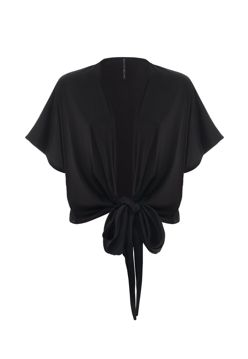 Blusa nera corta realizzata in tessuto morbido, con maniche corte, chiusura anteriore con nodo e design aperto sul davanti.