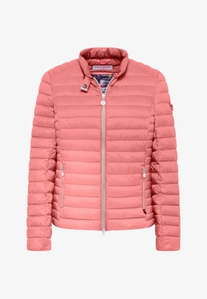 Lekka, pikowana różowa kurtka z kołnierzem stojącym, zamkiem błyskawicznym z przodu oraz dwoma bocznymi kieszeniami. Posiada teksturowany materiał i subtelne akcenty z logo.