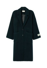 Tmavozelený vlnený kabát s voľným strihom, veľkými prednými vreckami, klopovým golierom, zapínaním na jeden gombík a textúrovanou podšívkou.