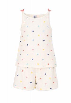 Biały top bez rękawów i szorty z wielokolorowymi małymi wzorami serduszek, ramiączka na guziki związane w kokardki na jednolitym tle.