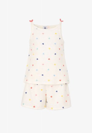 Wit mouwloos topje en korte broek met meerkleurige kleine hartjes, bandjes van het topje gestrikt in strikjes op een effen achtergrond.