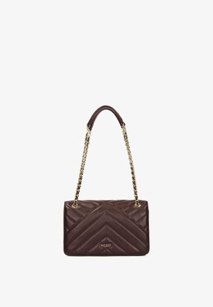 Pruunist nahast käekott, millel on chevron-muster, kuldsest ahelast käepide ja brändi logo. Ristküliku kuju ja tekstuuriga viimistlus.