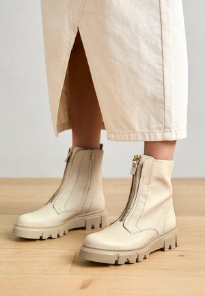 Gabor Platform bokacsizmák - off-white
