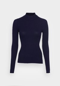 Granatowy sweter z wysokim kołnierzem, prążkowany, z długimi rękawami i dopasowanym krojem, wykonany z miękkiego, elastycznego materiału.