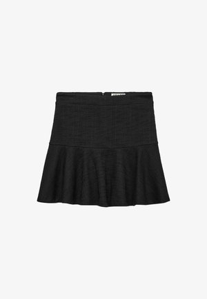 Jupe noire évasée en tissu texturé, avec une taille ajustée et une fermeture éclair dissimulée à l'arrière. Sans motifs visibles.