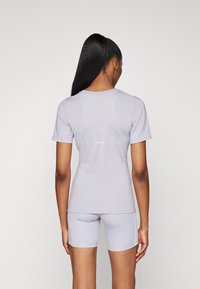 adidas Performance TECHFIT - T-skjorte til trening - glory grey