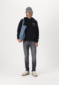 Abercrombie & Fitch MCLAREN POPOVER  - Kapuzenpullover - black beauty acid wash