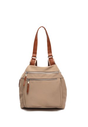 Borsa beige con manici in pelle marrone, caratterizzata da due tasche frontali con zip e cursori in pelle.