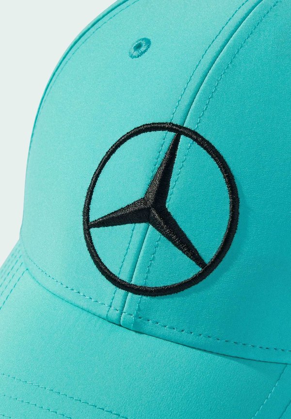 MERCEDES - AMG PETRONAS FORMULA ONE TEAM DRIVER - Cap2