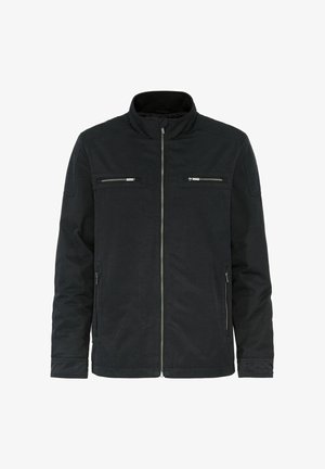 Czarna kurtka z stojącym kołnierzem, z przodu zapinana na zamek, z dwiema górnymi kieszeniami na zamek i dwiema dolnymi kieszeniami bocznymi. Wykonana z gładkiego, teksturowanego materiału.