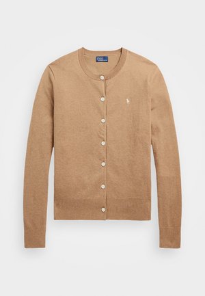 Cardigan à boutons couleur bronze avec manches longues et col rond, arborant un petit logo brodé sur le côté gauche de la poitrine.