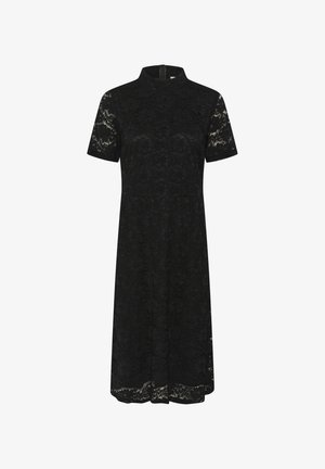 Vestido de encaje negro con cuello alto y mangas cortas. La tela tiene un estampado floral con una capa transparente y una silueta recta.