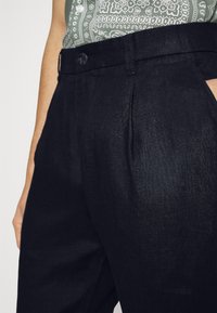 Marc O'Polo PLEATS - Broek - dark navy