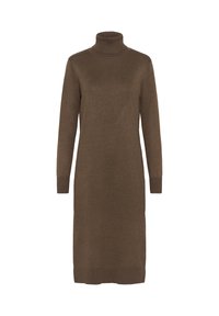 Barna kötött ruha magas nyakkal, hosszú ujjakkal és egyenes siluettel. A bordázott mandzsetták és az alja textúrát adnak. Nincsenek minták vagy díszítések.