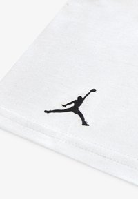 Jordan GLOBAL TEE - Trükipildiga T-särk - white