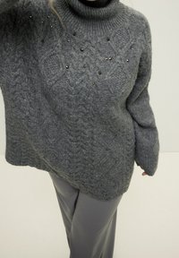 Studio Untold Strickpullover - mottled anthracite